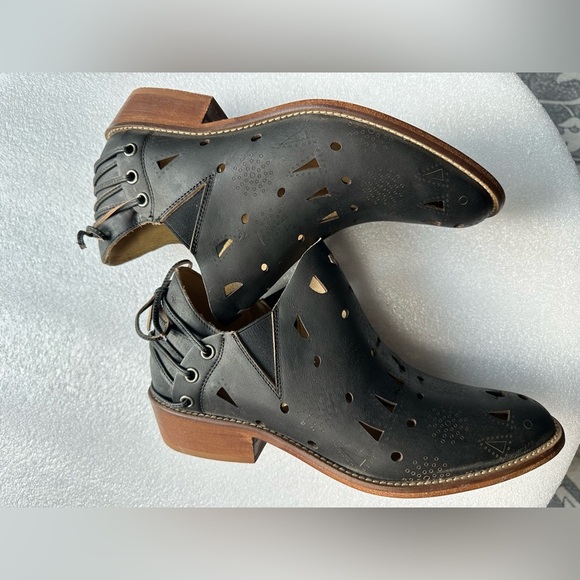 Anthropologie Musse & Cloud Black Ankle Boots Booties Laser cut Coolise size 10 - Picture 5 of 10